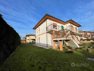 VILLA SINGOLA COMPOSTA DA 2 APPARTAMENTI