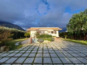 Villa Unifamiliare RISTRUTTURATA con ampio Giardin