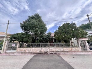 Villa (zona residenziale) di 4 vani /110 mq a Toritto