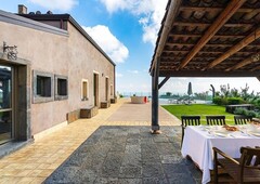 Villa con piscina Sicilia, villa sull'Etna, grande villa per lasciare la Sicilia