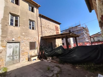 Casa indipendente da ristrutturare, Lucca mugnano