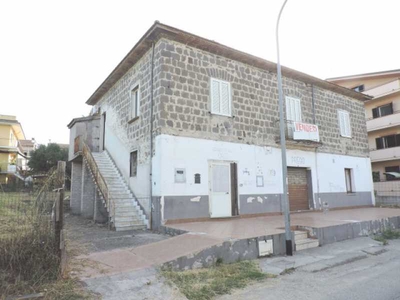 Casa Indipendente in Vendita ad Sessa Aurunca - 220000 Euro