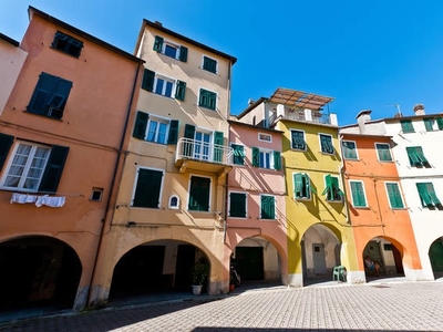 Stabile/Palazzo con terrazzo a Varese Ligure