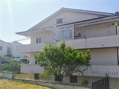 Villa bifamiliare in vendita a Casalincontrada semicentro