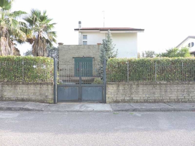 Villa in Affitto ad Sessa Aurunca - 550 Euro