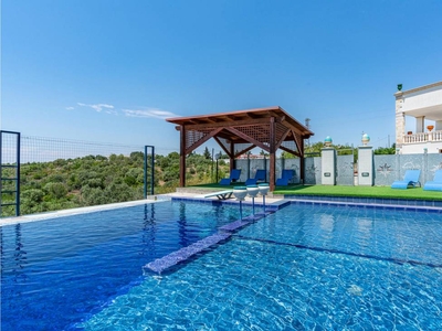 Bella casa con piscina, barbecue e giardino + vista panoramica