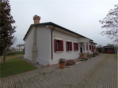 Casa Indipendente in Cavarzere Via Lezze, 00, Cavarzere (VE)