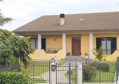 Villa in buono stato di 290 mq. a Colle San Paolo