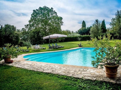 Villa con Piscina per 3 Persone + 4 Bambini ca. 250 qm in Manziana, Lazio (Roma e dintorni)