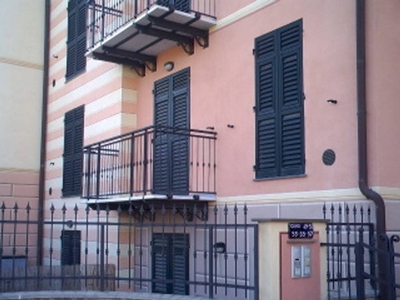 Spotorno trilocale con balcone e box auto vicino spiagge