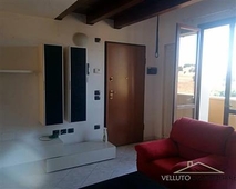 Appartamento a Mondolfo in provincia di Pesaro e Urbino