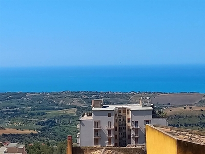 Appartamento ad Agrigento, 5 locali, 1 bagno, 140 m², da ristrutturare