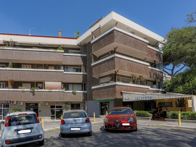 Appartamento in Piazza Eschilo, Roma, 1 bagno, 70 m², 3° piano