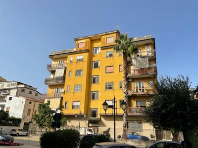 Appartamento in Via Cernaia, Battipaglia, 2 bagni, 140 m², 2° piano
