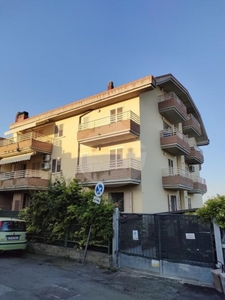 Appartamento in Via don Lorenzo Milani, Teramo, 2 bagni, arredato