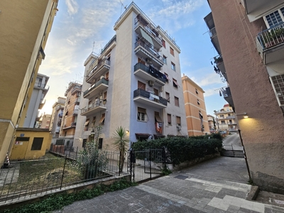 Appartamento in Via Filippo Parlatore, Roma, 1 bagno, 64 m², 4° piano