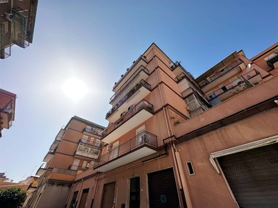 Appartamento in Via francesco accolla 18\b, Siracusa, 5 locali, 141 m²