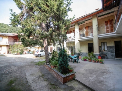 Appartamento in VIA GARIBALDI, Volpiano, 5 locali, 2 bagni, con box