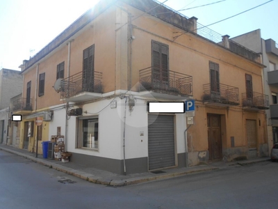 Appartamento in Via Umberto I, Campobello di Mazara, 9 locali, 2 bagni