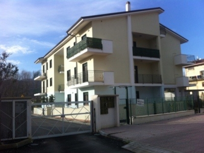 Appartamento in Via Vigne, Castelnuovo Cilento, 1 bagno, con box