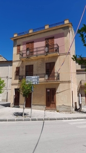 Casa indipendente a Campobello di Licata, 8 locali, 2 bagni, 160 m²