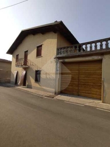 Casa indipendente in vendita a Castelvisconti