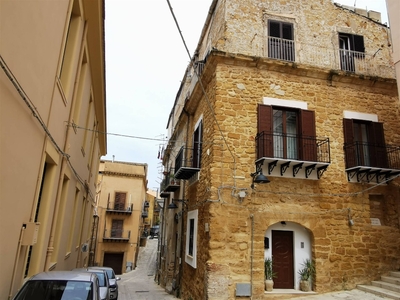 Quadrilocale in Via Barone n. 1, Agrigento, 2 bagni, 100 m² in vendita