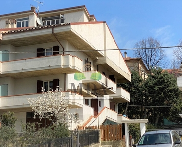 Villa a schiera in Via Aldo Moro, Torano Nuovo, 6 locali, 2 bagni