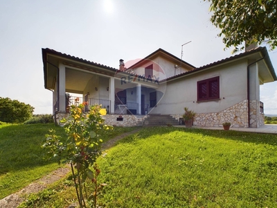 Villa in Via Palombara, Nepi, 7 locali, 4 bagni, giardino privato