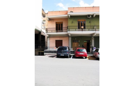 Appartamento in vendita a Bronte, Piazza Piave 1b