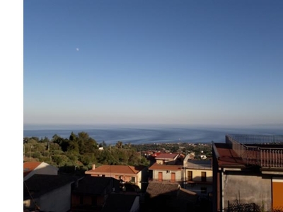 Quadrilocale in vendita a Aci Castello, Frazione Ficarazzi, Via Genova 15