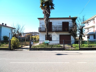 Casa indipendente in vendita a Bolzano Vicentino