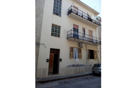 Palazzo/Stabile in vendita a Acquedolci, Via Archimede 25