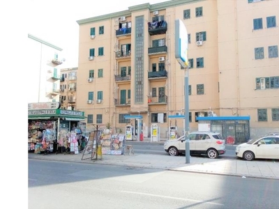Trilocale in vendita a Palermo, Zona Oreto