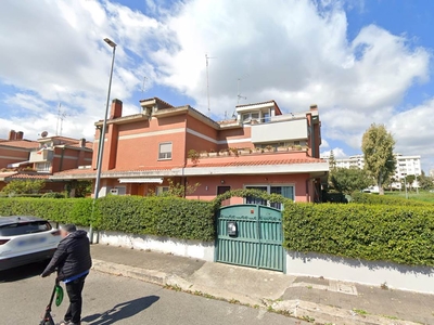 Villa bifamiliare in vendita a Latina Quartiere Europa