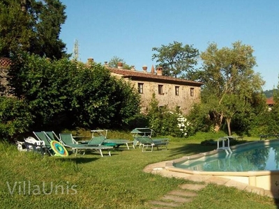 Romantica casa estiva del 18 ° secolo in Toscana con giardino e piscina