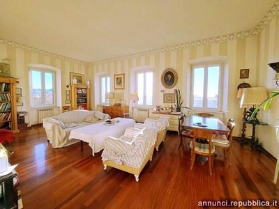 Appartamenti Trieste scala belvedere 2 cucina: Abitabile,