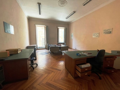 Appartamento in Vendita a Torino, 450'000€, 210 m²