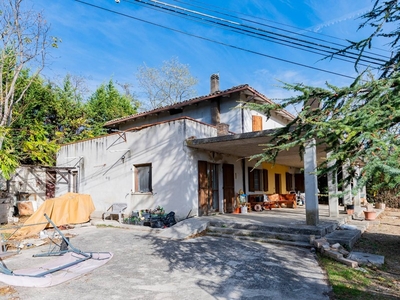 Casa Indipendente in Vendita a Chieti, zona Periferia, 188'000€, 270 m²