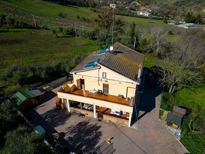 Casa Indipendente in Vendita a Chieti, zona Zona Levante, 128'000€, 150 m²