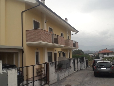 Casa Semi Indipendente in Vendita a Chieti, zona Brecciarola - Collina, 125'000€, 80 m²
