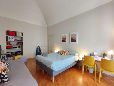 13 camere da letto, Turin Turin 10122