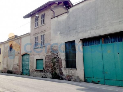 Palazzo da ristrutturare, in vendita in Piazza Santi Fermo E Rustico, Caravaggio