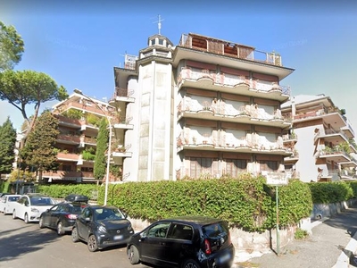 Appartamento con box a Roma