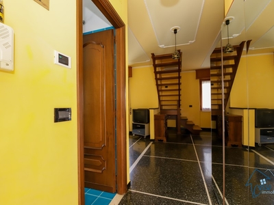 Appartamento in Vendita a Genova, zona Pontedecimo, 135'000€, 80 m², con Box