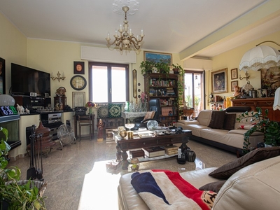 Appartamento in Vendita a Genova, zona Sant'Eusebio, 295'000€, 180 m²
