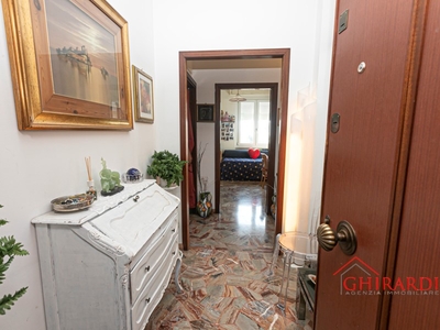 Appartamento in Vendita a Genova, zona Sestri Ponente, 189'000€, 121 m²