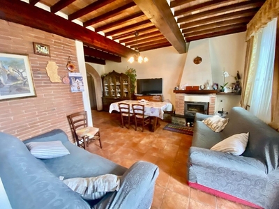 Appartamento in Vendita a Lucca, zona San Marco, 440'000€, 160 m²