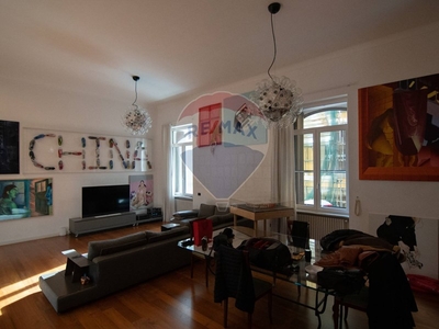 Appartamento in Vendita a Napoli, zona Chiaia, 810'000€, 260 m²