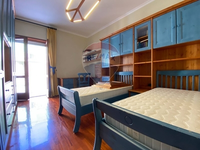 Appartamento in Vendita a Napoli, zona Secondigliano, 205'000€, 120 m²